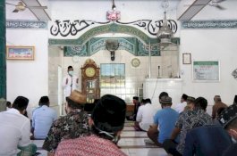 Keliling Masjid Ingatkan Warga Patuhi Protokol Covid-19, Bupati Barru: Kita Belum Aman dari Corona