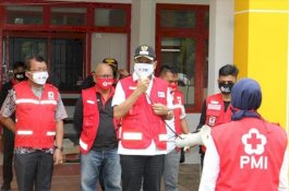 PMI Barru Keliling Lakukan Penyemprotan di Fasilitas Umum, Rumah Ibadah, dan Perkantoran