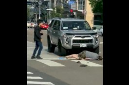 Viral! Diduga Mahasiswa Indonesia Pukul KO Pria Rasis di Jalanan AS