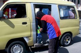 Keren, Sopir Angkot di Parepare Sediakan Tempat Cuci Tangan di Mobil