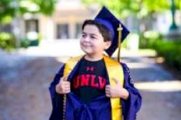 Umurnya Baru 13 Tahun, Tapi Sudah Punya Empat Gelar Sarjana