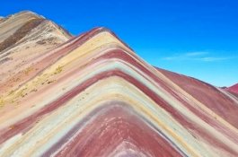 Gunung Pelangi di Peru Ini Bisa Jadi Referensi Buat yang Hobi Nanjak