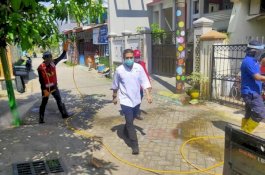 Jelang New Normal, Ketua PMI Makassar Pantau Penyemprotan Disinfektan