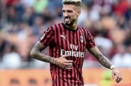 Bintang AC Milan Jadi Korban Perampokan Bersenjata di Lampu Merah