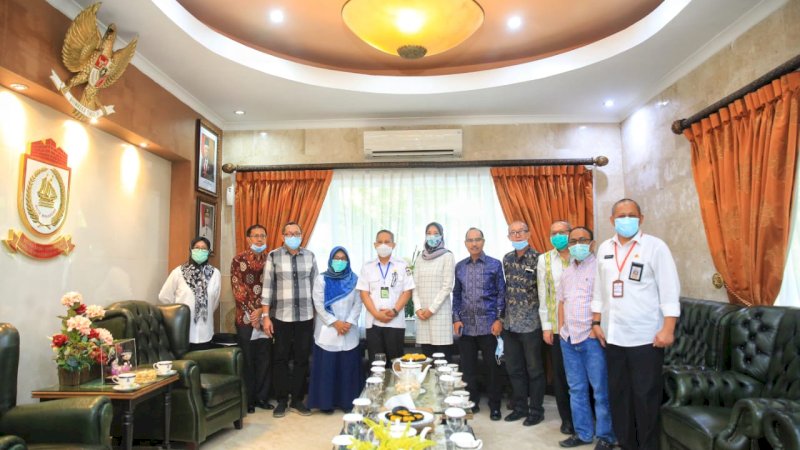 FOTO:Pengurus Dewan Tanggung Jawab Sosial Lingkungan Perusahaan (TSLP) Kota Makassar menyambangi Penjabat Walikota Makassar Yusran Jusuf  dirumah jabatan Walikota Makassar. Rabu (11/6/20) 