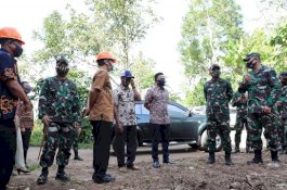 Didampingi Dandim dan Bupati Bantaeng, Kasdam Hasanuddin Tinjau Lokasi TMMD di Desa Labbo