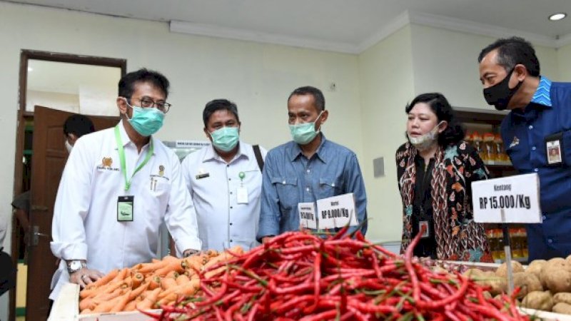 Mentan Syahrul Yasin Limpo meresmikan Toko Mitra Tani di Cilacap, Sabtu (12/6/2020).
