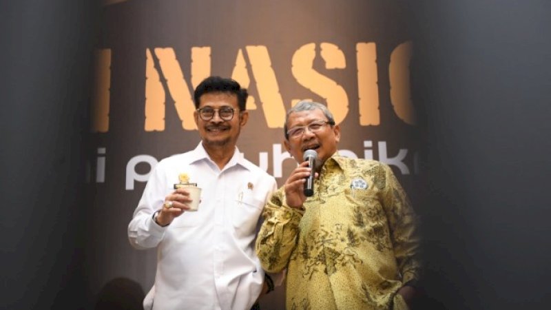Mentan Syahrul Yasin Limpo bersama mantan Mentan, Anto Apriyantono dalam sebuah kesempatan.