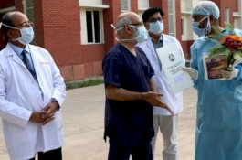 Sembuh dari Covid-19 Lewat Terapi Plasma Darah, Pria 60 Tahun Ini Dilepas dengan Tepuk Tangan Meriah