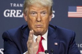 Pemerintahan Donald Trump Cabut Aturan yang Lindungi Kaum Transgender