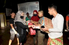 Hingga Malam, Ketua PKK Bantaeng Bagikan Bantuan ke Korban Banjir di Tiga Titik