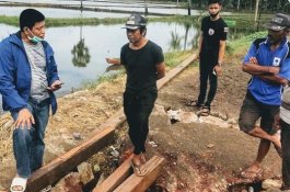 Kadis PUPRP Wajo Tinjau Perkembangan Pembangunan Jembatan Di Lece-leceng