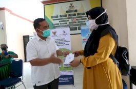 Baznas Palopo Salurkan 120 Paket Zakat