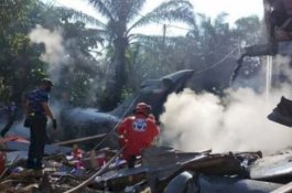 Pesawat TNI Jatuh di Permukiman Warga, Pilot Lontarkan Diri