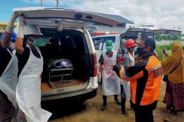 Tim Biddokkes Polda Sulsel Identifikasi 2 Jenazah Korban Banjir Jeneponto