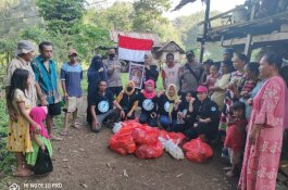 Tembus Hutan Lewati Sungai, Police Community Kunjungi Kampung Terisolasi Pangkep