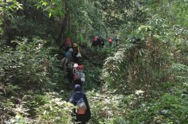 Warga Biku Pangkep: Tolong Sampaikan ke Pemerintah, Kami Butuh Jalan Layak