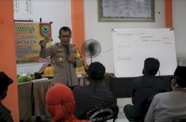 Kapolres Barru Keliling Desa-Kelurahan Beri Edukasi Kamtibmas