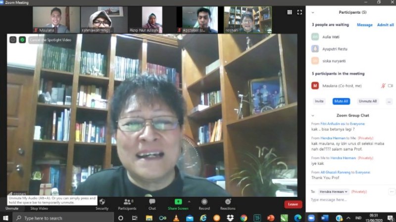 Kuliah Pakar, Farmasi UMI Hadirkan Dean Pharmacy Faculty University of Cyberjaya Malaysia