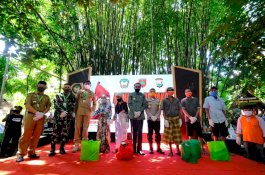 Gubernur Sulsel Bawa Rapid Test dan APD ke Kampung Rewako Gowa