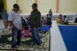 Anggota DPR RI Muhammad Fauzi Tinjau Pengungsi Luapan Sungai Masamba