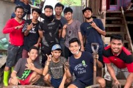 Inilah Komunitas Ubur-ubur, Relawan Pembersih Lumpur Banjir Bantaeng