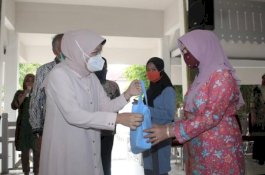 Ketua TP PKK Barru Ajak Wanita Jadi Pelopor Bercocok Tanam di Pekarangan Rumah