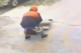 Pertahankan Ransel dari Perampok, Kakek 80 Tahun Diseret di Trotoar pada Siang Bolong