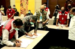 Disaksikan Jusuf Kalla, Satgas Covid-19 Kalla Group Teken MoU dengan PMI Makassar