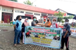 Korban Banjir Bantaeng-Jeneponto Terima Bantuan 1 Ton Ikan Segar dan Olahan