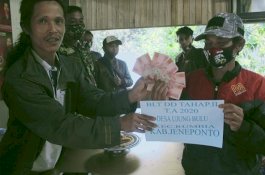 Layak Dicontoh, Warga Jeneponto Sumbang Uang BLT-DD untuk Bantu Korban Banjir