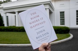 Penuh Informasi Rahasia, Buku tentang Pemerintahan Donald Trump Tetap Boleh Terbit