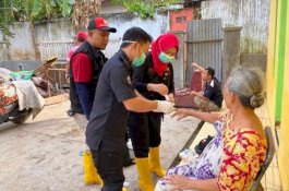 Pemkab Bantaeng Beri Layanan Kesehatan Gratis untuk Korban Banjir