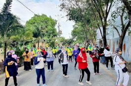 Ketua TP PKK Makassar Senam Sehat Bersama Nakes Puskesmas Jumpandang Baru