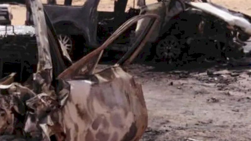 Kondisi mobil yang terbakar usai bertabrakan.