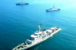 Tiga Kapal Perang TNI AL Latihan Manuver Taktis di Sekitar Laut Makassar