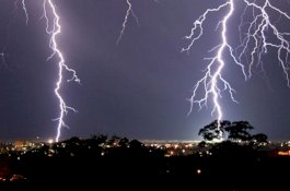 Ratusan Orang di India Meninggal Tersambar Petir