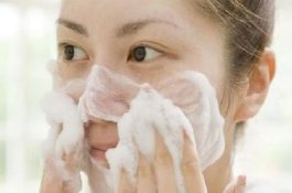 Perusahaan Kosmetik Terkenal Ini Hapus Kata 