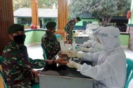 Personel Satgas TMMD Ke-108 Jalani Rapid Test di Makodim 1410 Bantaeng, Hasilnya Non Reaktif