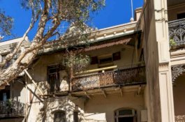 Hunian Mirip Rumah Hantu Ini Laku Rp45 Miliar, Padahal Nyaris Ambruk