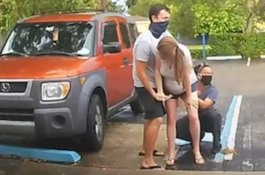 Teriak Kesakitan, Wanita Hamil Ini Melahirkan di Tempat Parkir Sambil Berdiri