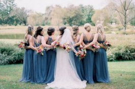 Payudara Terlalu Besar, Calon Pengantin Coret Adik Kandung dari Daftar Bridesmaid