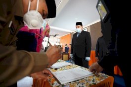 Jalankan Protokol Kesehatan, Abdul Hayat Lantik 10 Pejabat Fungsional RSUD Sayang Rakyat