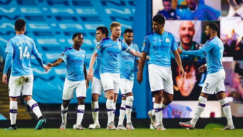 Manchester City menang 4-0 atas Liverpool pada pekan ke-32 Liga Inggris 2019/2020 di Etihad Stadium, Jumat (3/7/2020). (Foto: Twitter Fernandinho)