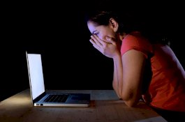 Lupa Log Out Facebook, Wanita Ini Kaget Suaminya Sudah Selingkuh Selama 10 Tahun