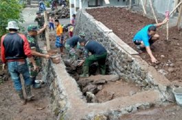 Kompaknya TNI-Rakyat dalam Rehab Masjid, Sasaran TMMD di Desa Labbo di Bantaeng