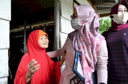 IDP Salurkan Bansos untuk Lansia Prasejahtera