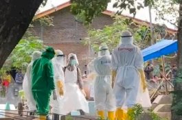 Relawan Banjir di Bantaeng Dimakamkan dengan Protokol Kesehatan