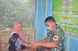 Periksa Kesehatan Gratis Sembari Sosialisasi Protapkes Covid-19, Warga Labbo: Terima Kasih TNI