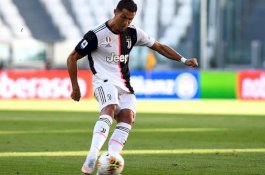 Setelah 43 Percobaan Akhirnya ... Ronaldo Cetak Gol Tendangan Bebas